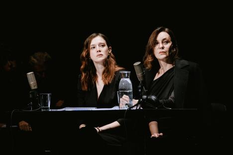 Milena Radulović i Nada Šargin u predstavi Proces Peliko_ Foto_Nata Korenovskaia.jpg