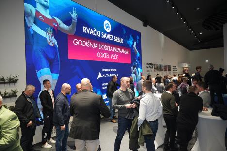 TRECA ispod naslovne.JPG