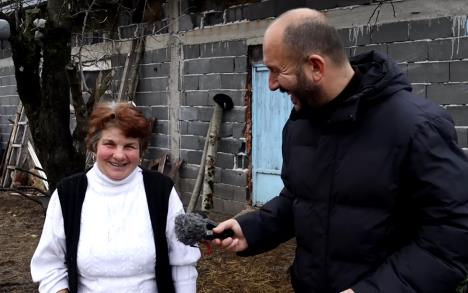 Huma u domaćinstvu brine o stoci i pijaci, primer discipline, rada i ljubavi prema porodici (1).jpg