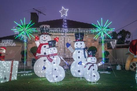 novogodišnja dekoracija, jelka, lampice