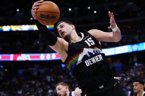 Nikola Jokić na meču Denver - Minesota