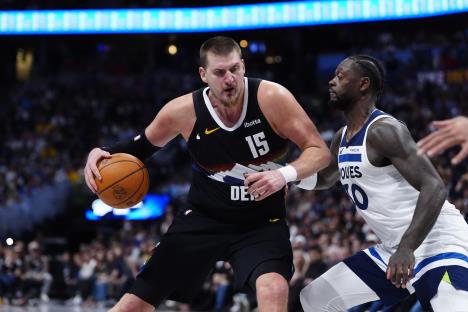 Nikola Jokić na meču Denver - Minesota