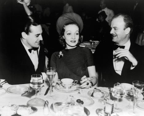 Marlen Ditrih na večeri sa aristokratama