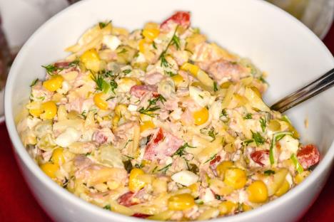 Posna salata sa tunjevinom i majonezom