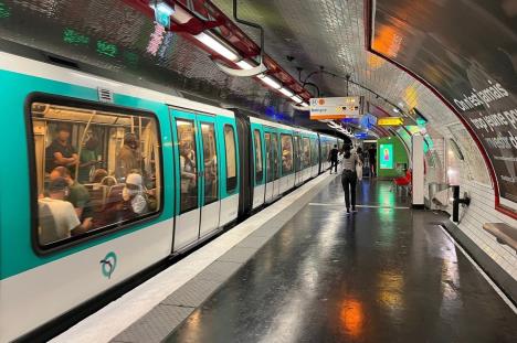 Pariz metro pariski metro.jpg