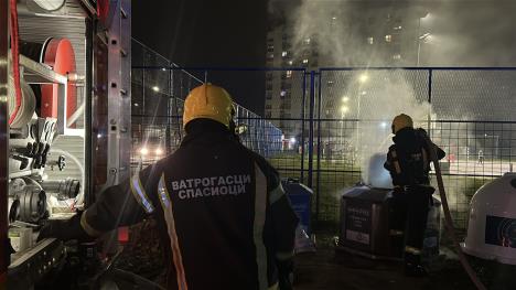 1766768229_cacak-zapaljen-kontejner-fotorina2.jpg
