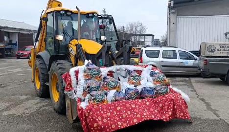 LOZNICA - Deda Mraz na bageru.jpg