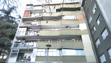 Zgrada u kojoj je Tihomir Krstić napao ženu