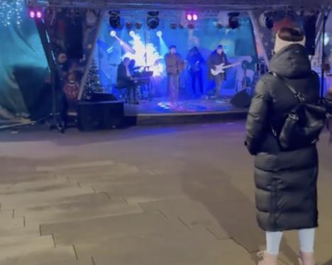 Pusto na koncertu Nike Turković, izgleda kao da nema ljudi