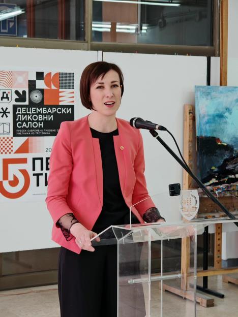 Predsednica opštine TS uručila nagrade.jpg