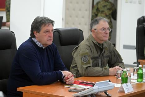 Bratislav Gašić i  general Mojsilović u Operativnom centru sistema odbrane