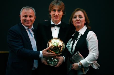 Luka Modrić sa roditeljima