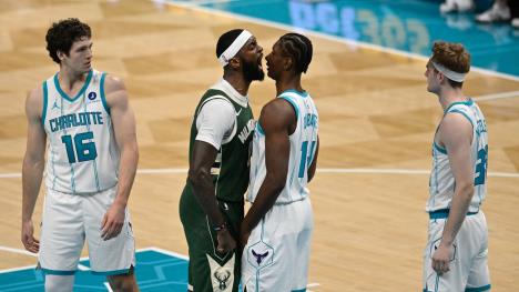 Bobi Portis i Musa Dijabate na meču Milvoki - Šarlot