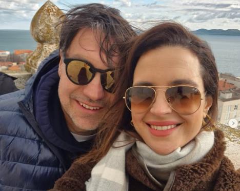 Doris Pinčić sa suprugom čestitala praznike.jpg