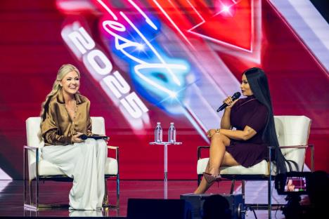 Erika Kirk i Niki Minaž na manifestaciji Turning Point USA