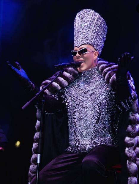 Boki 13 u stajlingu od 100.000 evra peva narodnjake