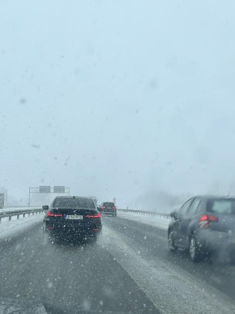 Usporen saobraćaj na autoputu ka Beogradu zbog snega (2).jpeg