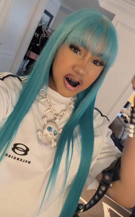 Nort Vest nosi dijamantsku ogrlicu u obliku lobanje koju joj je poklonila Kim Kardašijan