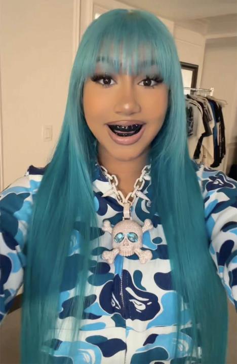 Nort Vest nosi dijamantsku ogrlicu u obliku lobanje koju joj je poklonila Kim Kardašijan