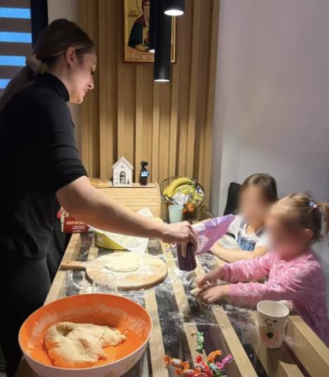 Luna Đogani mesi česnicu