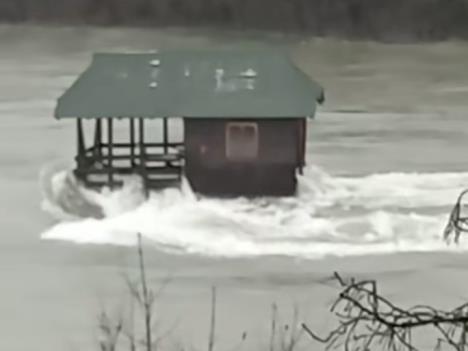 Drina - Kućica na steni.jpg