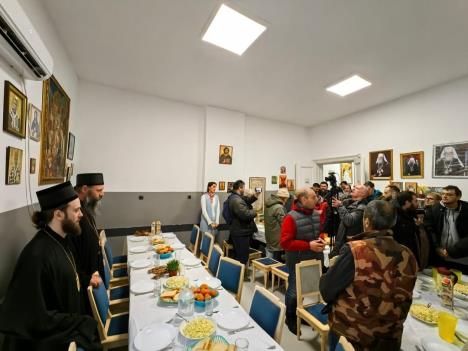 Верско добротворно старатељство АЕМ је и овога Божића приредило традиционални Божићни ручак за н(2).jpg