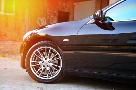 crni auto, automobil