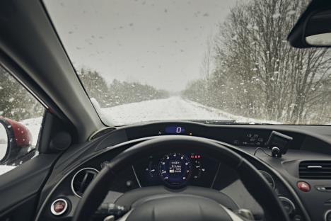 sneg volan vožnja po snegu