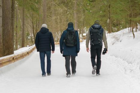 tri prijatelja na planini