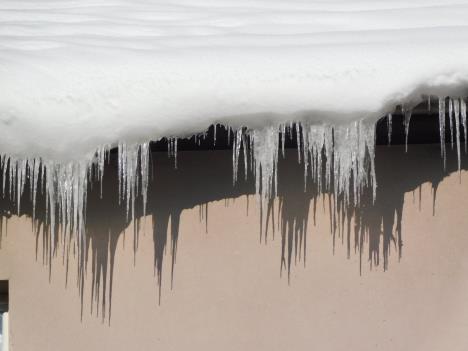 LOZNICA -Pretnja sa krovova.JPG