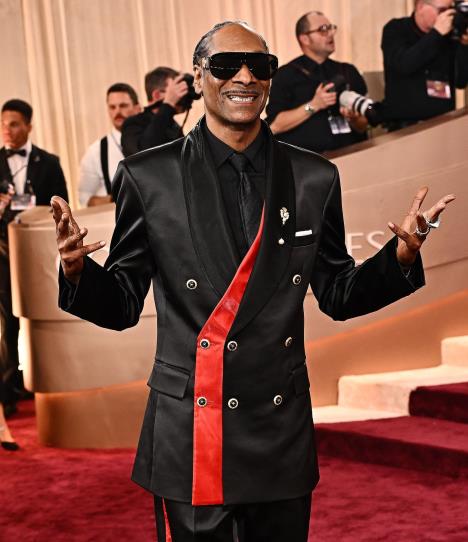 Snup Dog na sceni na dodeli Zlatnih globusa 2026