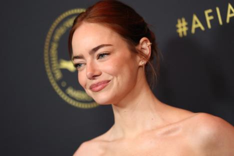 Ema Stoun na dodeli Zlatnih globusa 2026