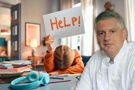 žena iscrpljena stresom na poslu drži poruku help/dr Dušan Vešović