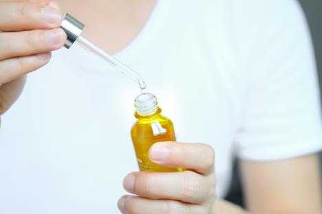 maslinovo ulje u pipeti