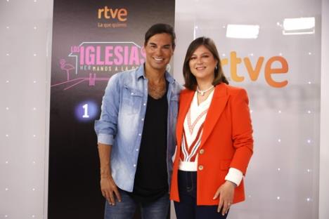 Hulio Iglesijas Mlađi i Čabeli Iglesijas Prejsler - brat i sestra Enrikea Iglesijasa