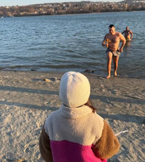 Aleksa Balašević plivao za časni krst