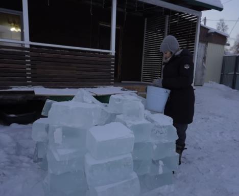 Majka sa bebom u Jakutsku na ekstremnoj hladnoći (10).png