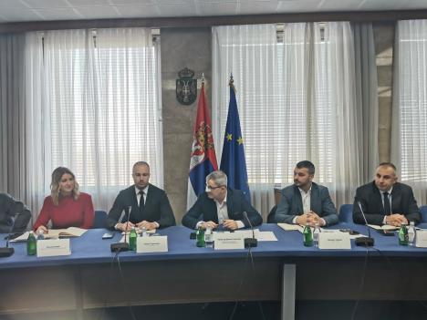 Dragan Glamočić sa svinjarima i klaničarima