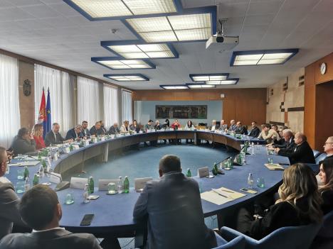 Dragan Glamočić sa svinjarima i klaničarima