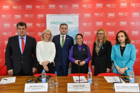 učesnici konferencije o prevenciji raka grlića materice, lekari i pacijenti