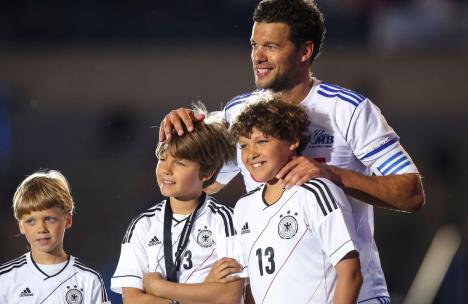 Mihael Balak sa sinocima Emiliom, Jordijem i Luisom