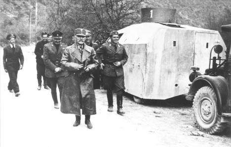Rafael Boban pored oklopnog automobila Crne legije, u okolini Prozora, mart 1943.
