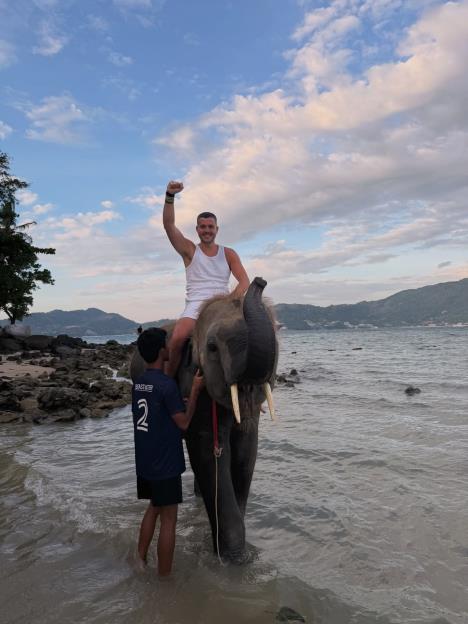 Viktor Živojinović na Tajlandu