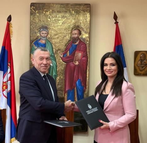 FOTO UIKS-Direktor Uprave za izvršenje krivičnih sankcija Dejan Carević i direktorka Nacionalne akademije za javnu upravu Marina Dražić.jpg