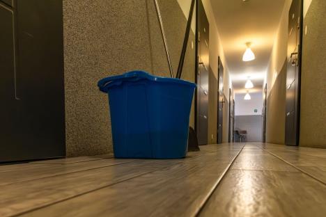 kofa za čišćenje u hodniku