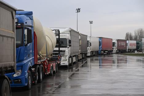 kamioni01 AP Edvard Molnar.jpg