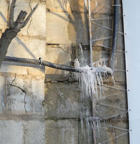 Spoljašnja zamrznuta vodovodna cev