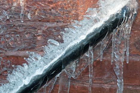 Zamrznuta spoljašnja vodovodna cev