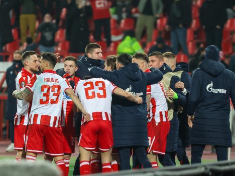 Fudbaleri Crvene zvezde posle utakmice sa Seltom u Ligi Evrope 2026.