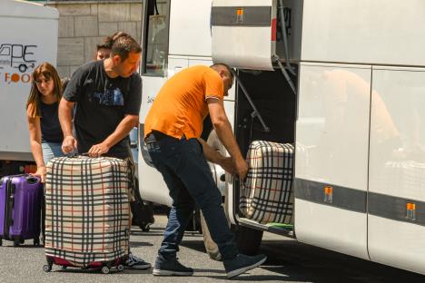 nelegalna putovanja turisti autobus shutterstock_1498293488.jpg